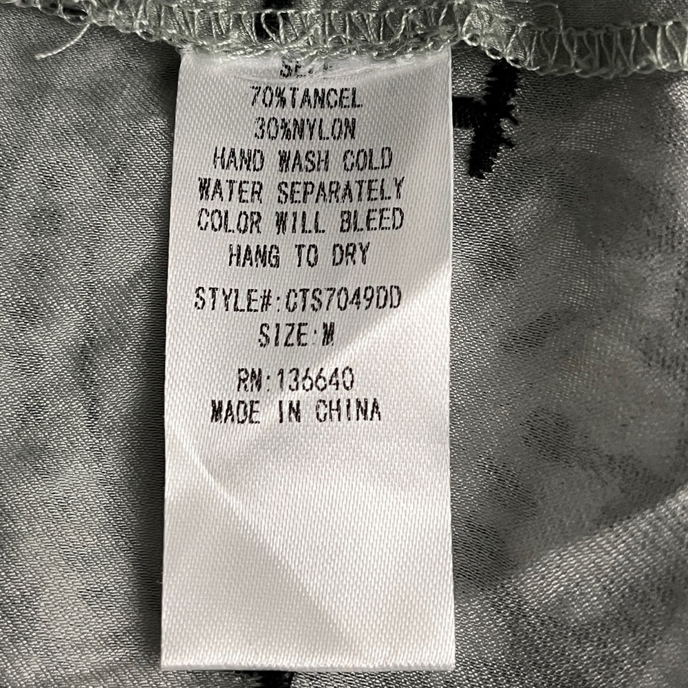 L'ATISTE by Amy Light Gray Green Ruffle Embroidered Top Medium - Picture 9 of 9